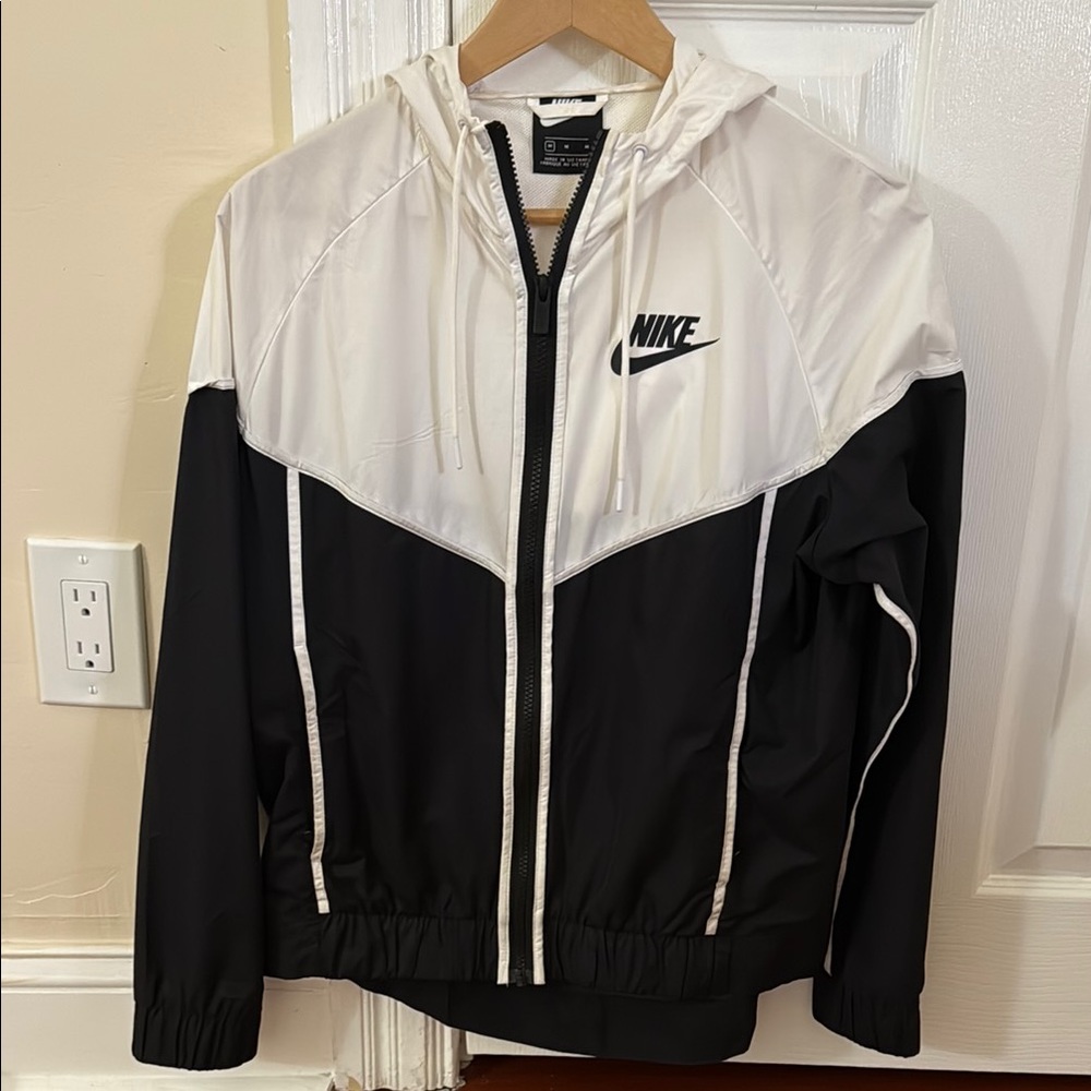 Nike Black and White Windbreaker Size M